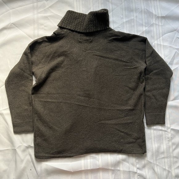 Ellen Tracy Extra Fine Merino Wool Sweater Womens L Olive Green Cowl Neck Buckle - Picture 5 of 8